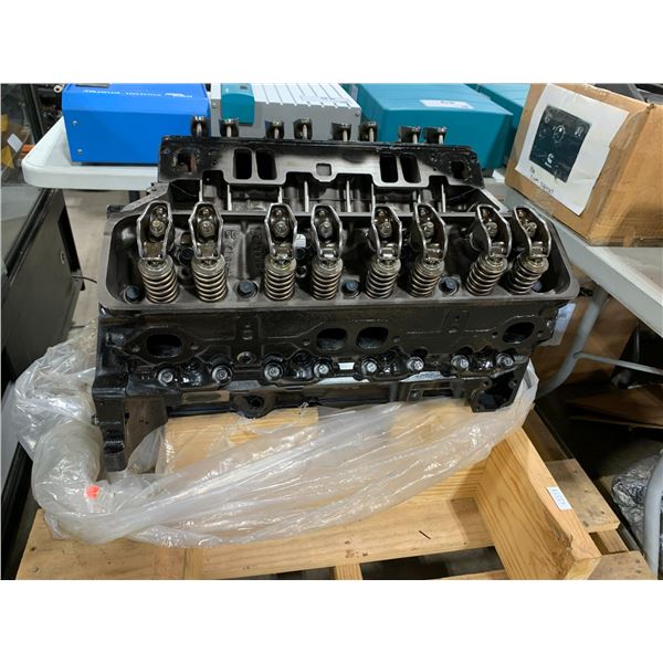 GM 5.7 L 182 MARINE ENGINE BLOCK #10243880 ON WOODEN MOBILE ENGINE CART ...