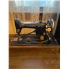 Image 2 : Black Singer Antique Sewing Machine