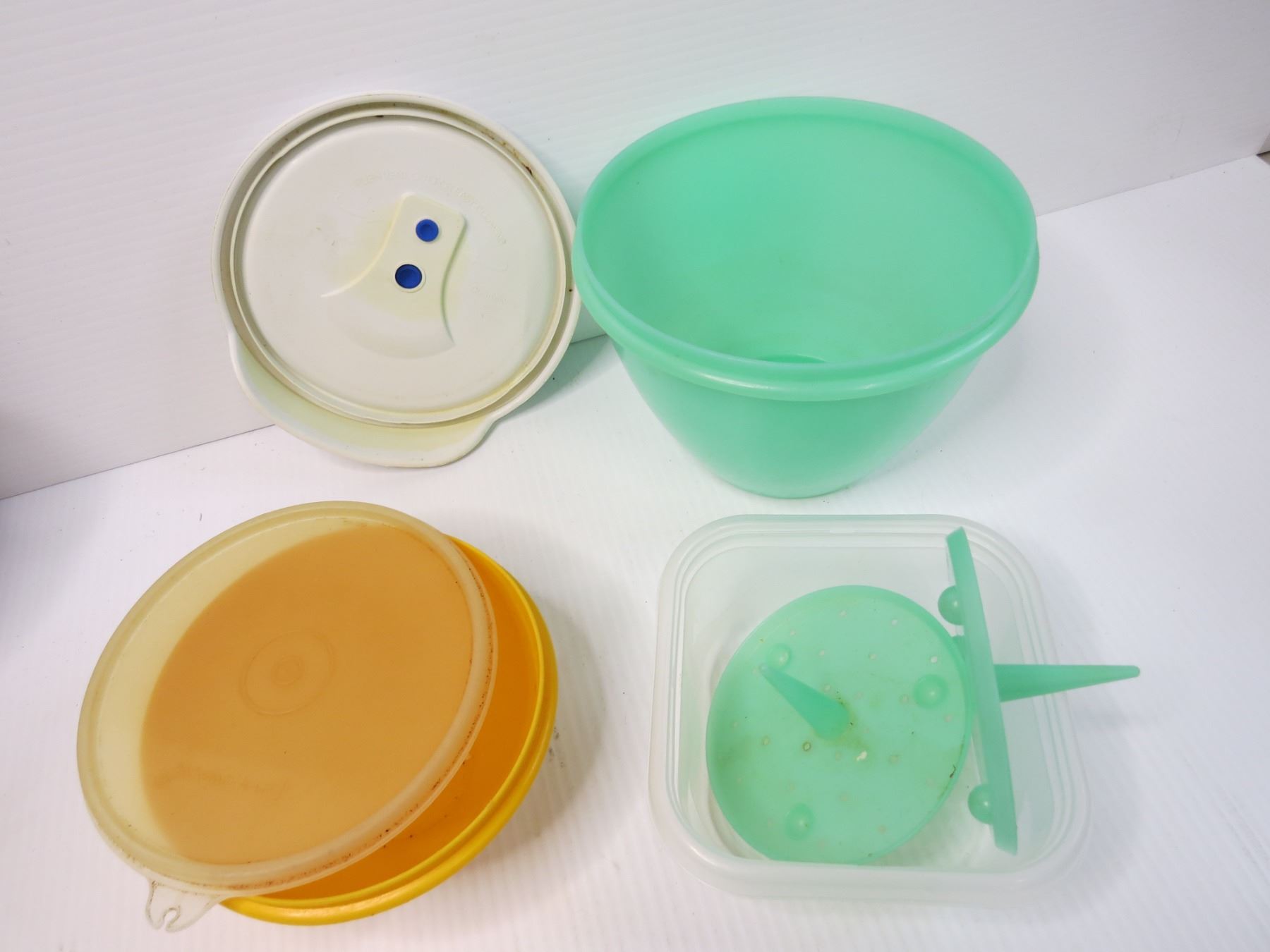 Random Cotainers Object Assorted Tupperware - Random Lids & Bowls & Containers