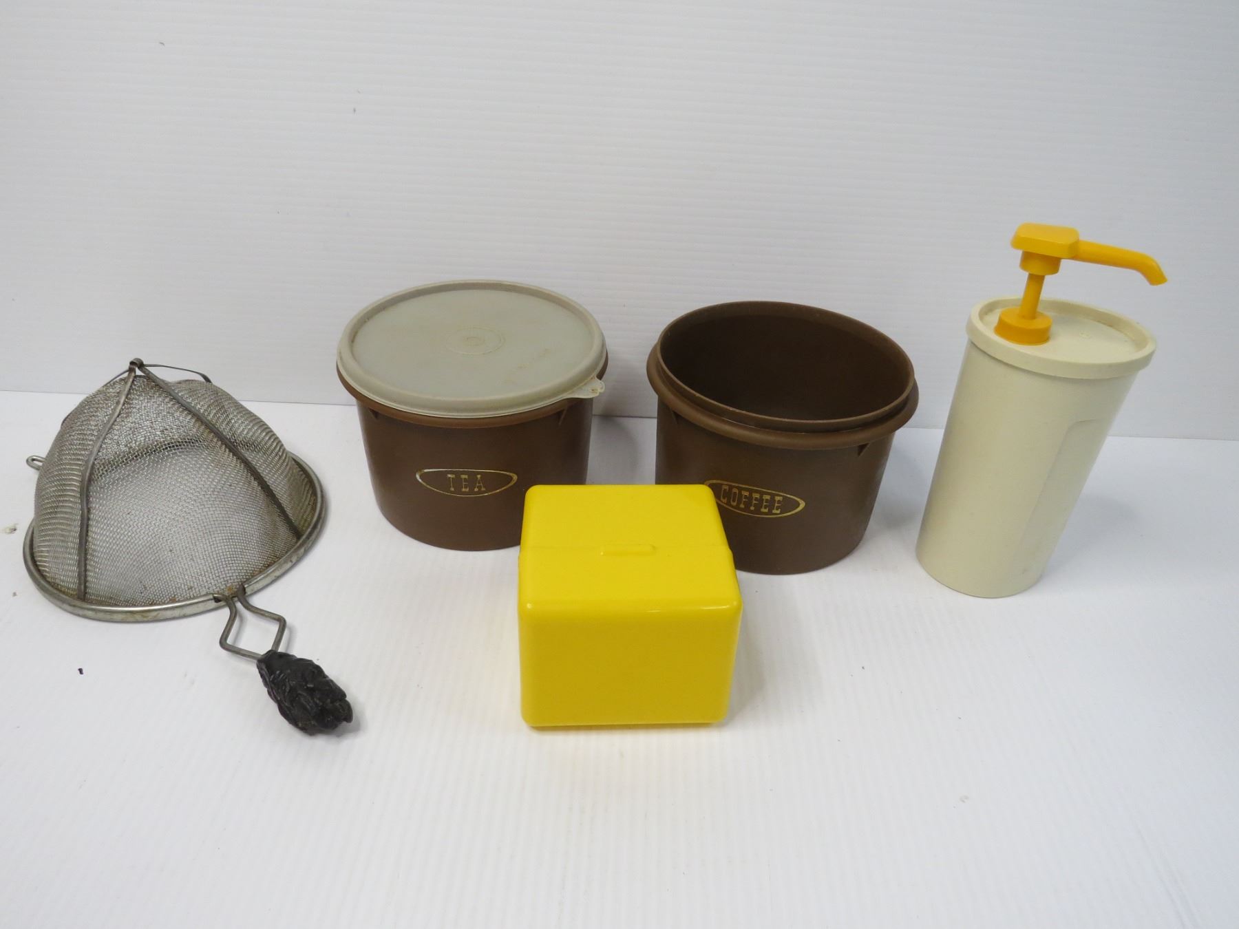 Random Container And Lids Assorted Tupperware - Random Lids & Bowls & Containers