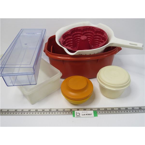 Assorted Tupperware & Rubber Maid Containers - Misc. Items
