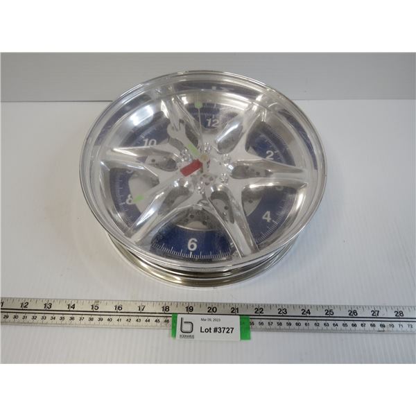 Plastic Rim Clock (not running needs battery)