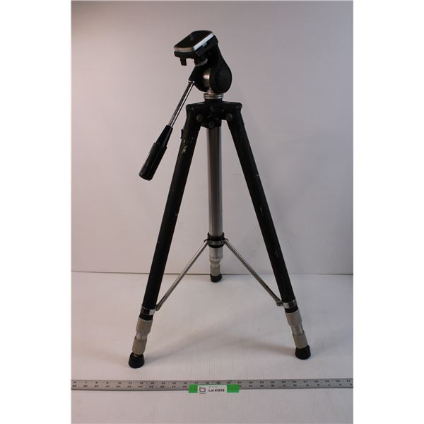 Heavy Duty Camera Tripod (Scratches on Various Areas)