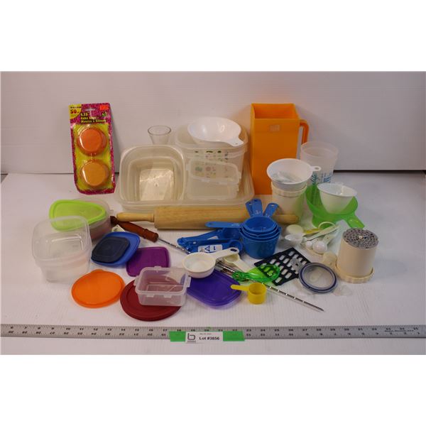 Lot of Assorted Plastic Kitchen Supplies and Dishes