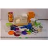 Image 1 : Lot of Assorted Plastic Kitchen Supplies and Dishes