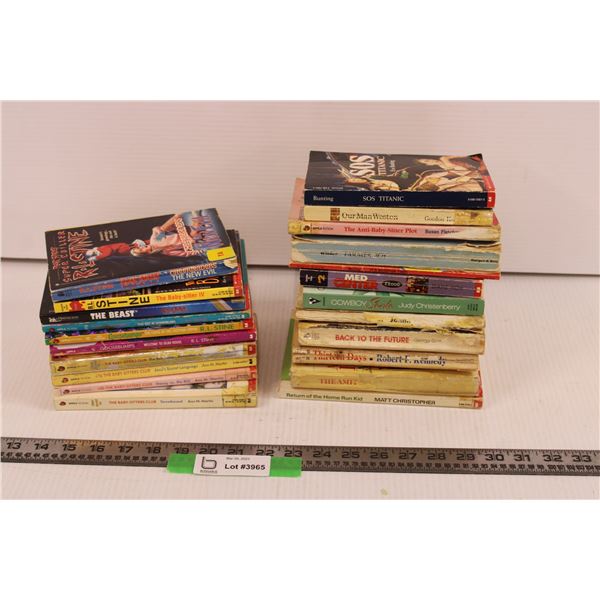 (22) Books (6 R.L. Stine, 4 Babysitters Club, 12 Assorted)