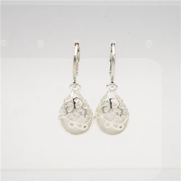 NEW CLEAR QUARTZ LEVER-BACK EARRINGS