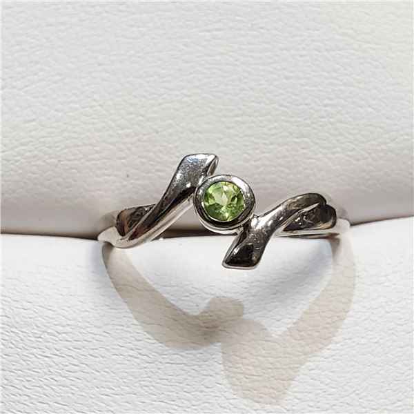 S47-140 SILVER PERIDOT RING