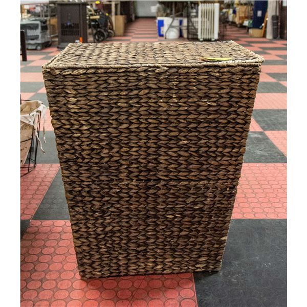 WICKER LAUNDRY BASKET WITH HINGED LID