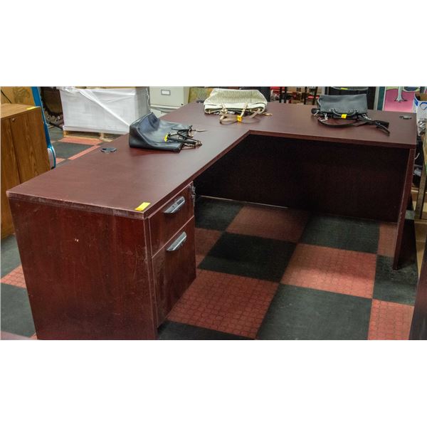 L-SHAPED CORNER OFFICE DESK APPROX H-29.5" W-59"