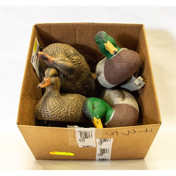 PACKAGE WITH 4 CABELAS MALLARD DUCK DECOYS