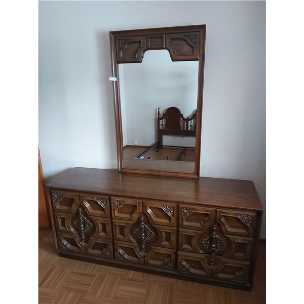 Sklar Peppler Chest Of Draws With Mirror