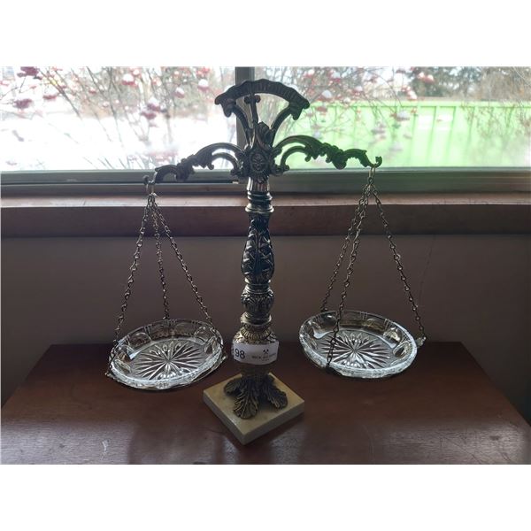 Decretive Vintage Scale