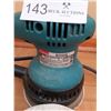 Image 2 : Makita Palm Sander With Extra Sanding Pads
