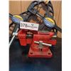 Image 1 : Venlic 3 3/4" Bench Vise And Two Quick Grip Bar Clamps