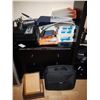 Image 1 : 3 drawer chest and office supplies. Cat A