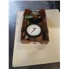 Image 1 : TRAY OF 2 KEROSENE GAUGES AND FLOTEC GAUGE