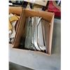 Image 2 : 2 BOXES OF RAIL SHELVING HOOKS FIT DOUBLE OR SINGLE RAIL