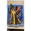 Image 2 : 3 TRAYS OF TAPS, DIES, TOOLS AND MENDING PLATES