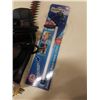 Image 2 : ELECTRIC HEDGE TRIMMER AND GOPHER 2 PICKUP TOOL