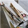 Image 1 : 2 BUNDLES OF SHOVELS, SPLITTING MAULS AND HANDLES