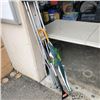Image 1 : CRUTCHES UMBRELLA AND SNOWBRUSH
