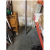 Image 2 : 10FT STAINLESS BAR FOOTRAIL W/ CLAW BRASS BRACKETS