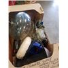 Image 4 : 2 BOXES W/ BIRD FEEDERS, MOSQUITO LAMP, WASP TRAPS, ETC