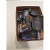 Image 2 : TRAY OF DIFFERENT SIZE METAL SCOOPS SIZES MARKED
