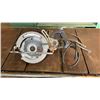 Image 1 : BLACK AND DECKER 8-1/4 INCH WORM DRIVE SAW - WORKING