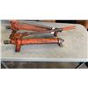 Image 2 : 2 MANUAL HYDRAULIC PUMPS
