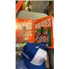 Image 2 : TRAY OF WHEATIES BOXES JERRY RICE AND MICHEAL JORDAN WITH BLUE JAYS HATS, SHIRTS, HOCKEY PUCKS AND M