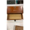 Image 2 : 4 VINTAGE CIGAR BOXES