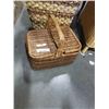 Image 2 : WICKER HAMPER AND PICNIC BASKET
