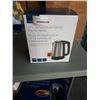 Image 1 : INSIGNIA 1.7L GLASS ELECTRIC KETTLE - TESTED WORKING - RETAIL $49