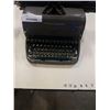 Image 8 : VINTAGE REMINGTON TYPEWRITER