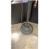 Image 8 : TABLE LAMP AND FLOOR LAMP