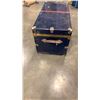 Image 8 : BLUE METAL SHIPPING TRUNK