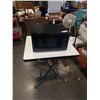 Image 1 : INSIGNIA MICROWAVE OVEN WITH FOOD COVER