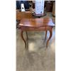 Image 1 : VINTAGE ONE DRAWER SIDE TABLE