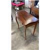 Image 2 : VINTAGE ONE DRAWER SIDE TABLE