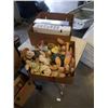 Image 1 : 2 BOXES OF EASTER DECOR