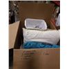 Image 2 : 2 BOXES OF HOUSE HOLD DECOR, THROW PILLOWS, ETC