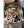 Image 2 : 3 BOXES OF KITCHEN ITEMS, MIXING BOWL, CAKE STAND