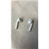 Image 2 : APPLE 2ND GEN AIRPODS WITH CHARGING CASE