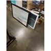Image 2 : 2 CANVAS PRINTS AND FRAMED ABSTRACT