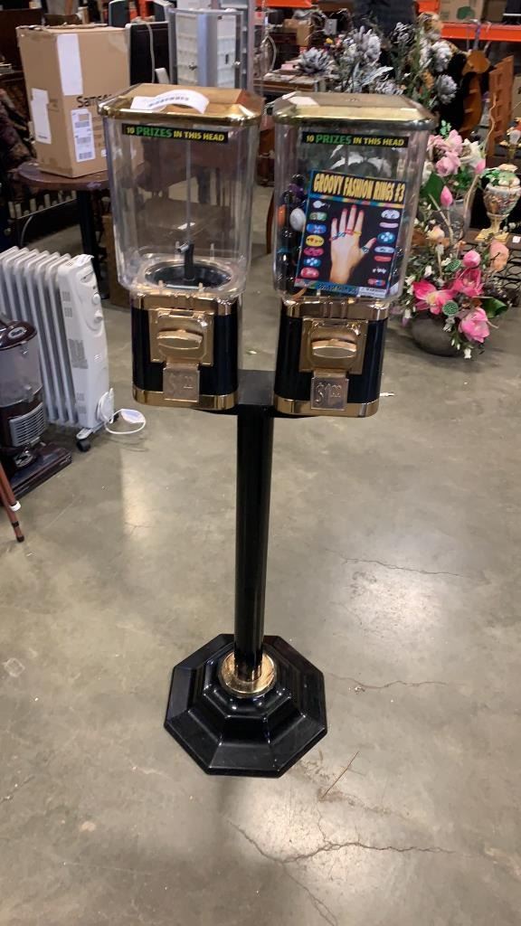 VINTAGE GUMBALL/PRIZE MACHINE