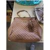 Image 2 : 3 STORAGE LOCKER HANDBAGS GUESS, JUICY COUTURE AND LOUIS VUITTONNOT AUTHENTICATED