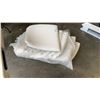Image 1 : BAG OF 10 WHITE CHAIR SEATS