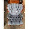 Image 2 : QUEEN ANNE TUFTED PARLOUR CHAIR